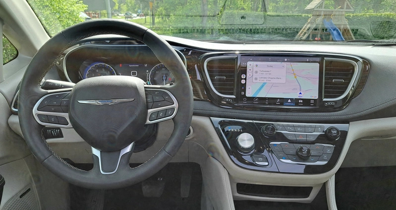 Chrysler Pacifica cena 187900 przebieg: 35000, rok produkcji 2022 z Szczecin małe 667